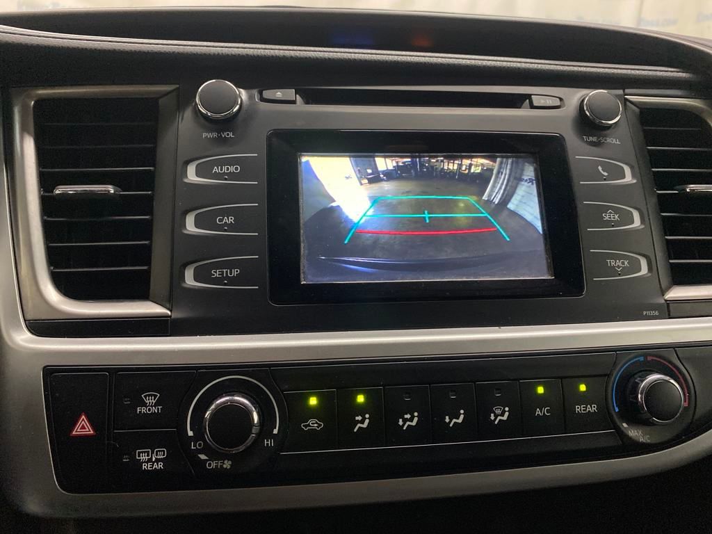 2018 Toyota Highlander LE photo 19