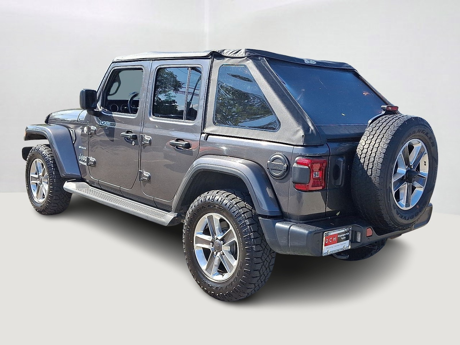 2022 Jeep Wrangler Unlimited Sahara photo 6