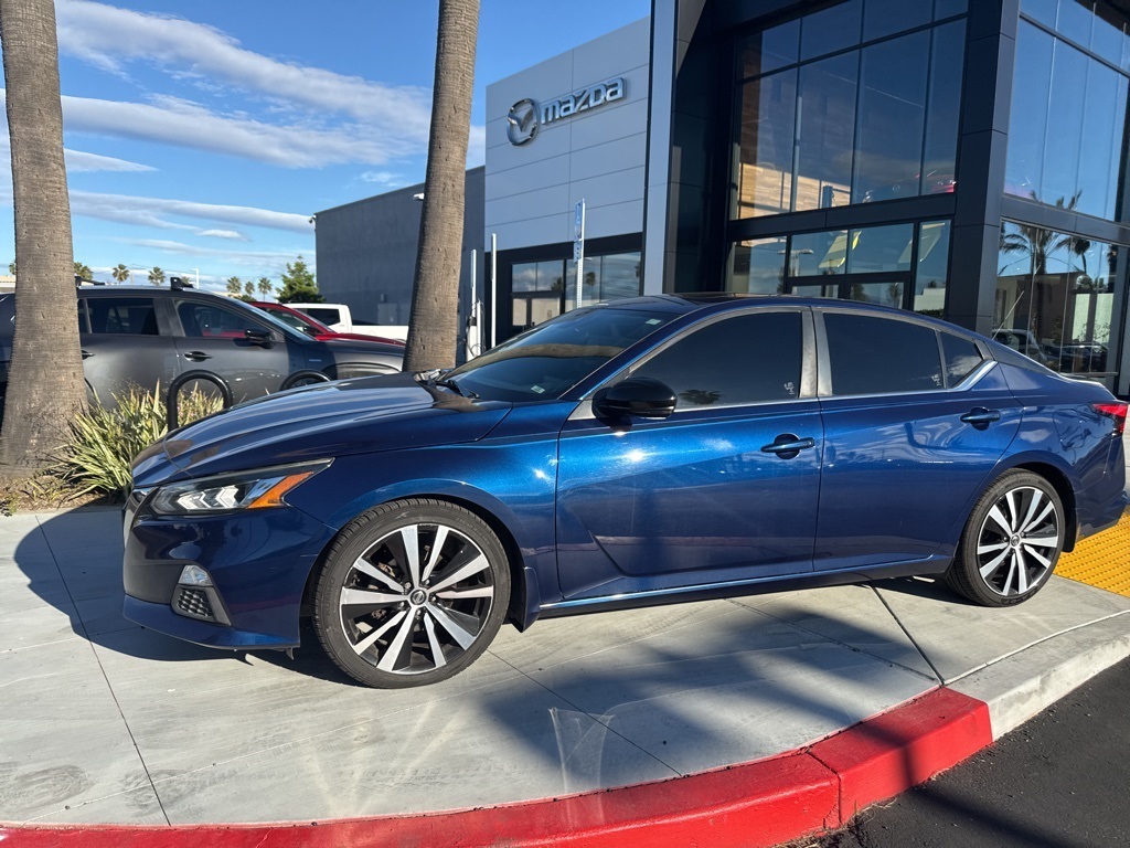 2020 Nissan Altima SR photo 2