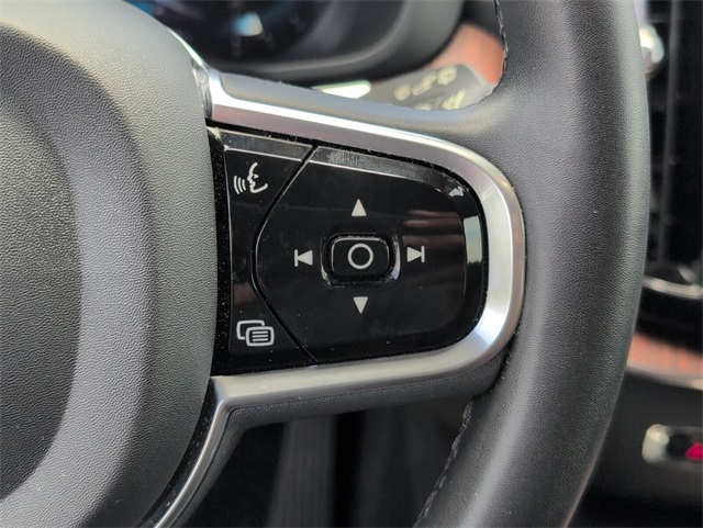 2023 Volvo XC60 B5 Ultimate photo 28