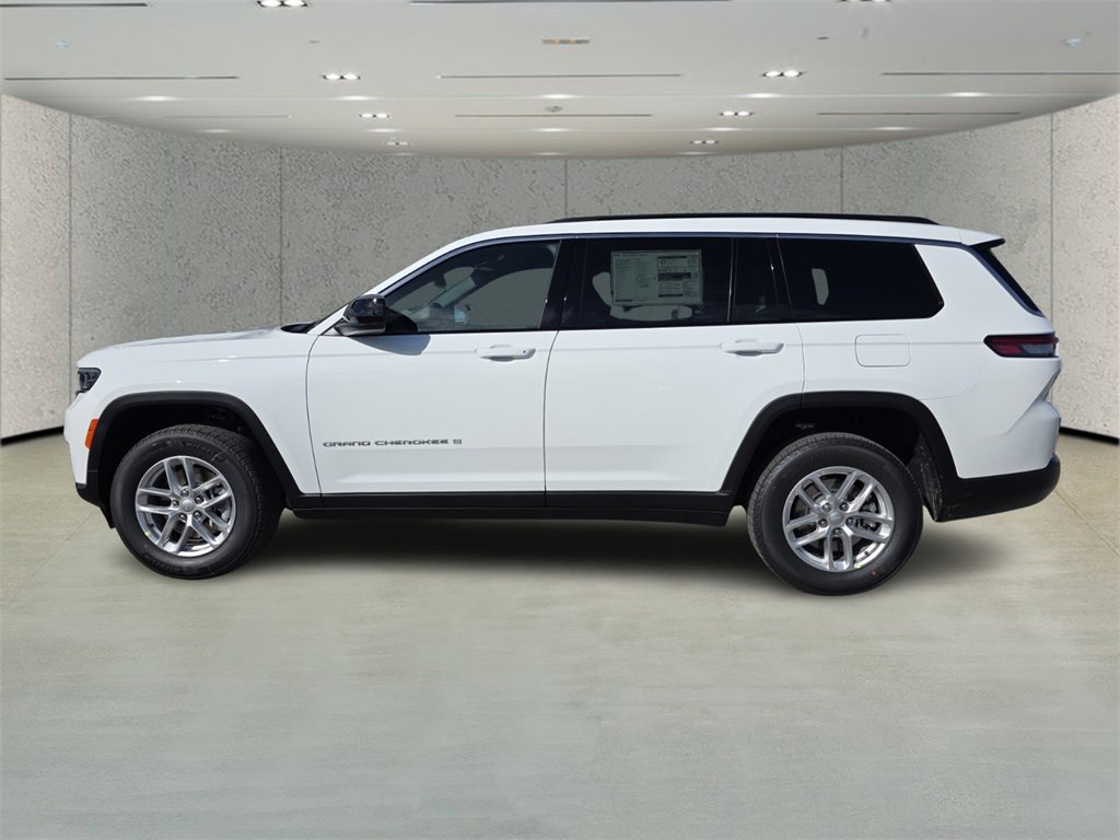 2025 Jeep Grand Cherokee Laredo photo 3