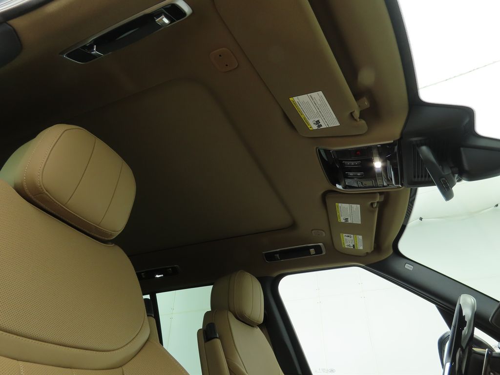 2025 Land Rover Range Rover SE photo 14