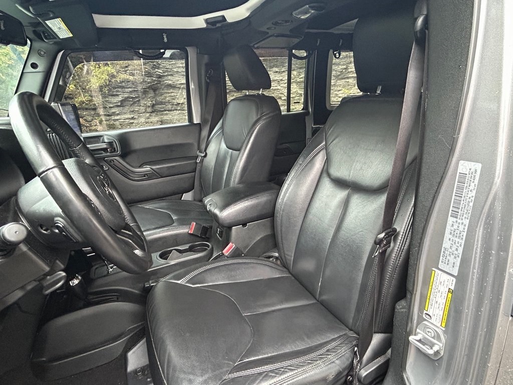 2017 Jeep Wrangler Unlimited Sahara photo 14