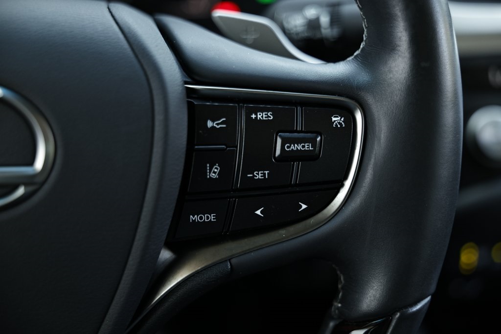 2021 Lexus ES 300h photo 35