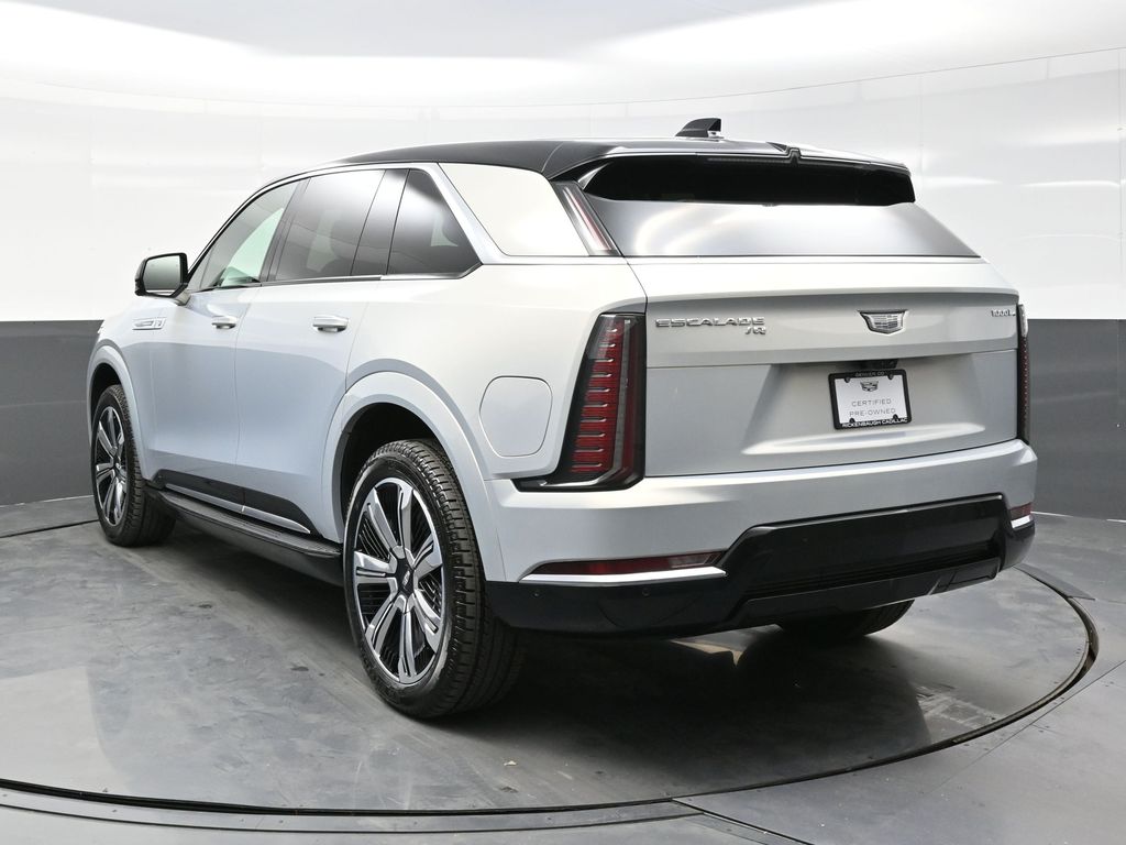 2025 Cadillac Escalade IQ Luxury photo 3