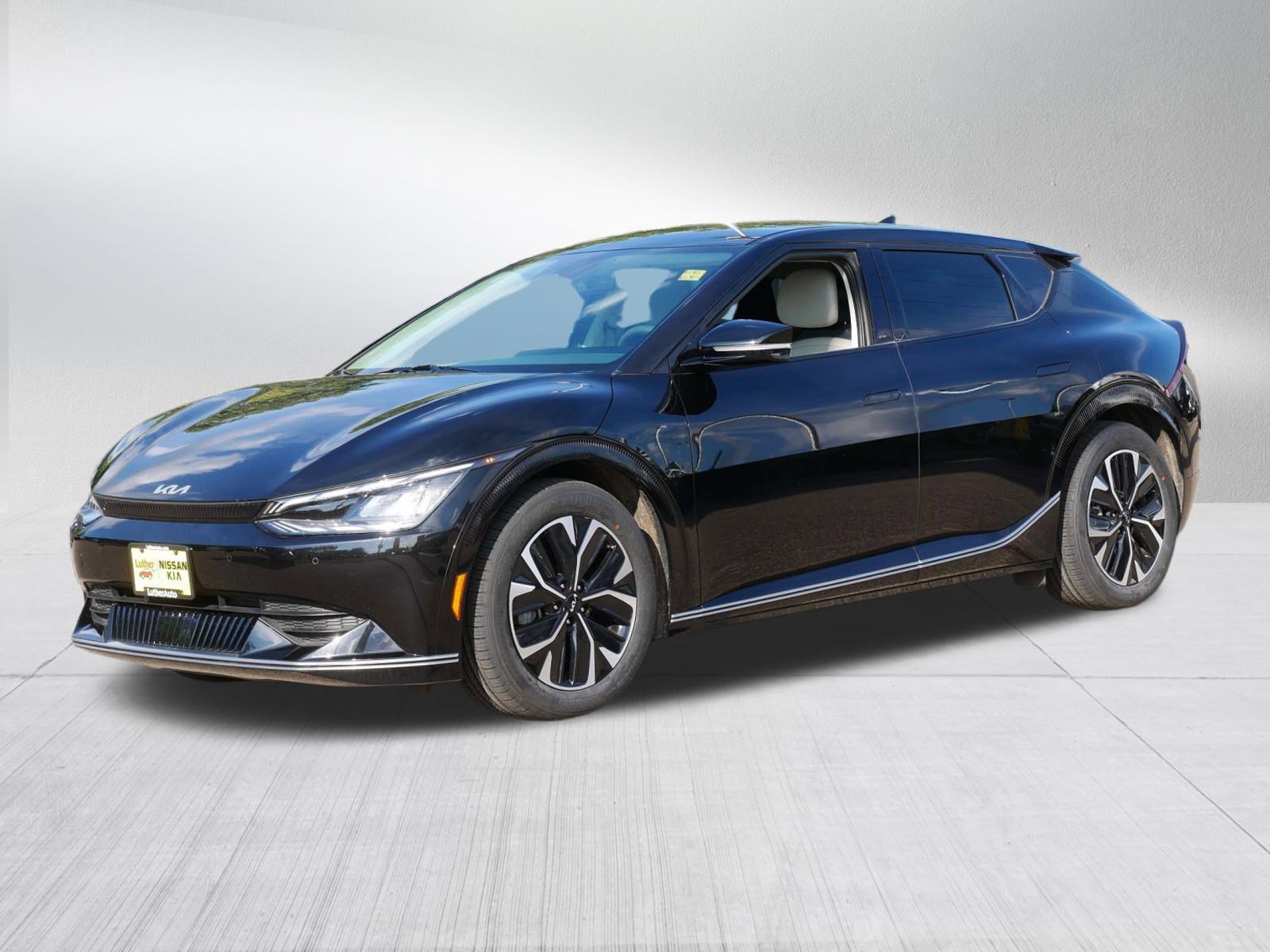 2022 Kia EV6 Wind photo 2