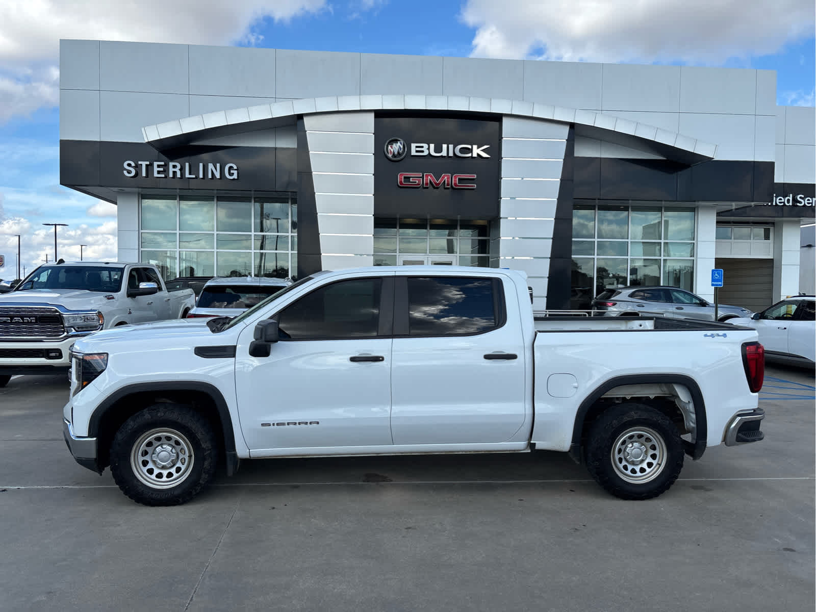 2022 GMC Sierra 1500 Pro's photo