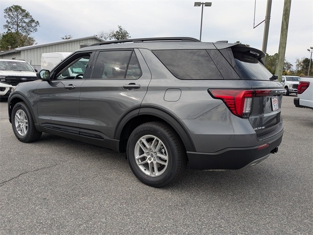 2026 Ford Explorer photo 3