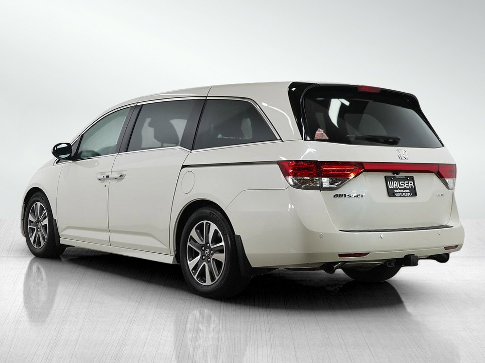 2017 Honda Odyssey Elite photo 3