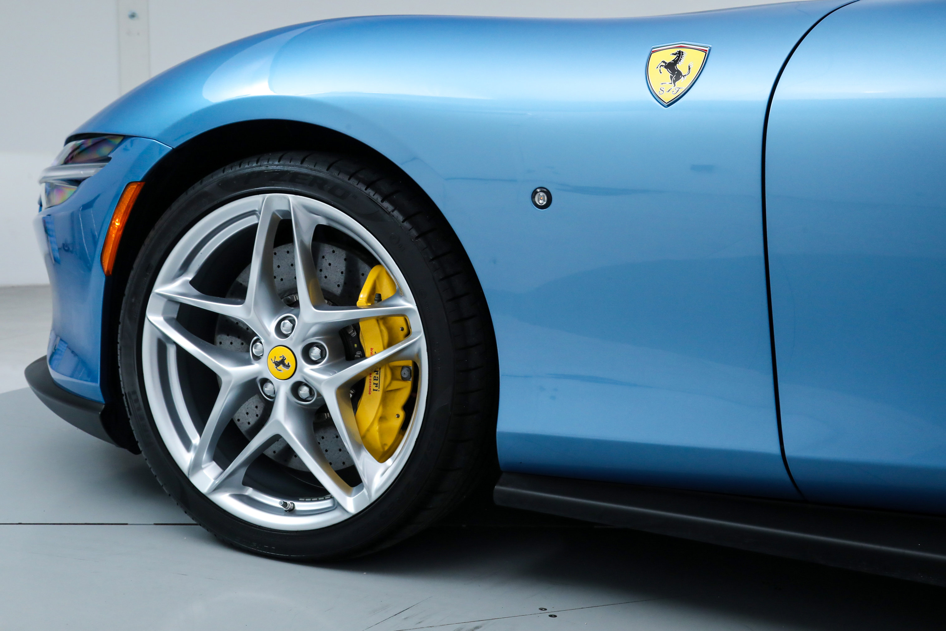 2025 Ferrari Roma Spider photo 17