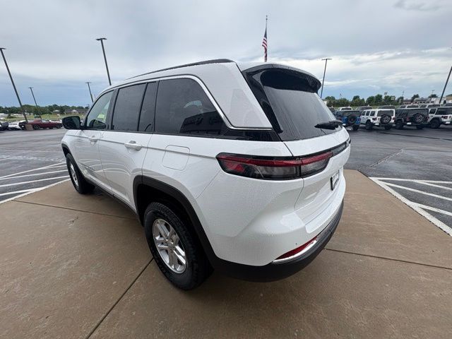 2025 Jeep Grand Cherokee Laredo photo 3