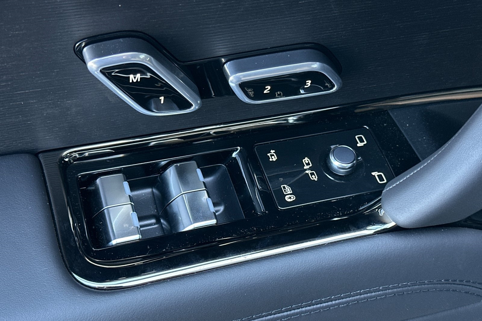 2025 Land Rover Range Rover Sport SE photo 11
