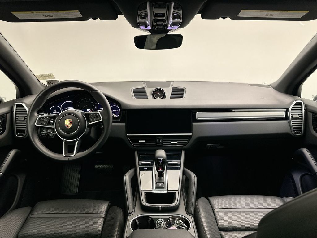 2022 Porsche Cayenne Base photo 8