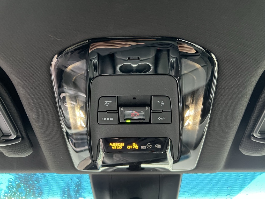 2022 Toyota Venza XLE photo 24