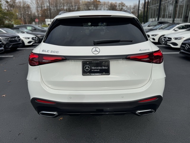 2025 Mercedes Benz GLC 300 4MATIC photo 4