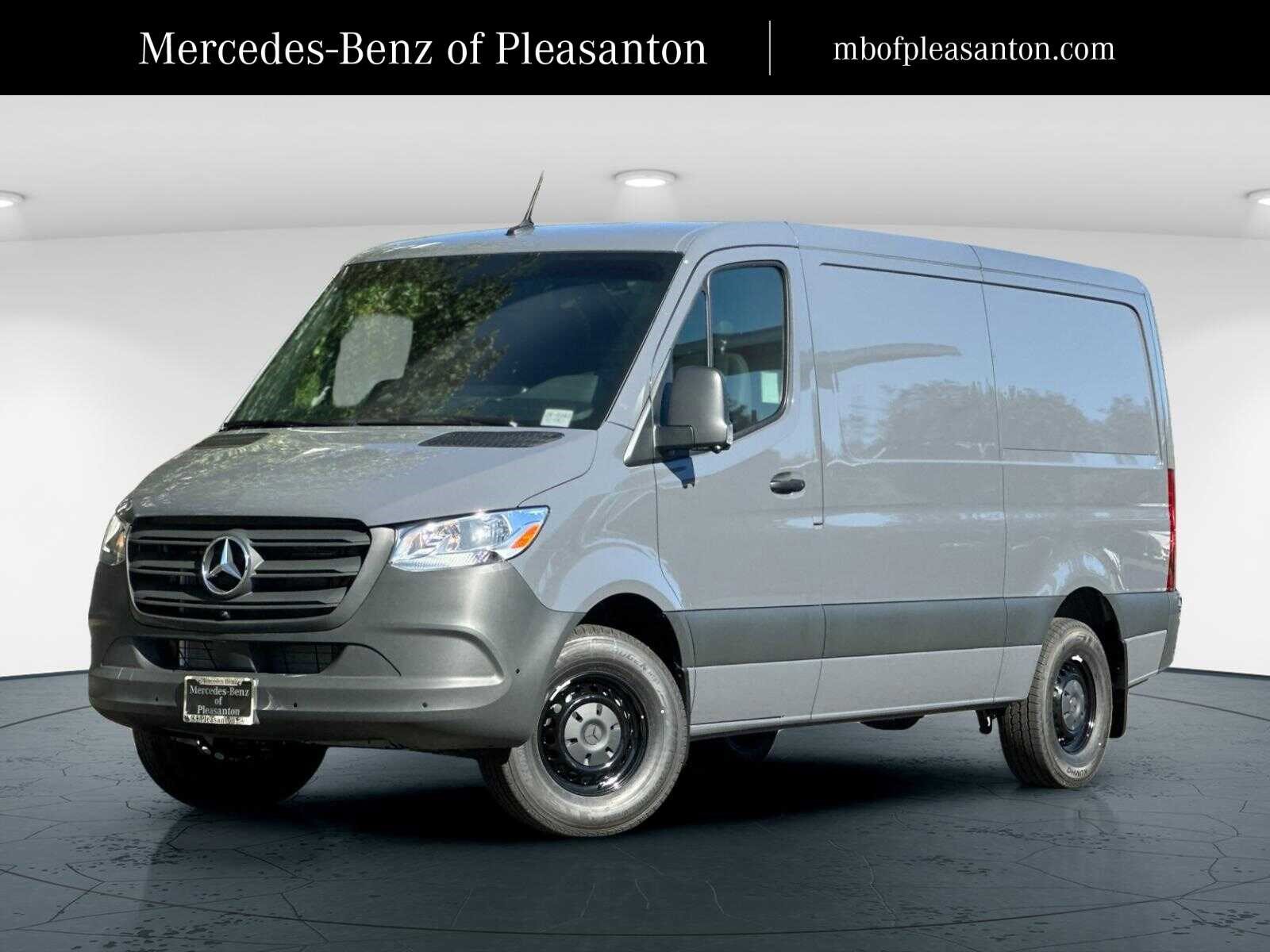 2026 Mercedes-Benz Sprinter Cargo Van Base's photo