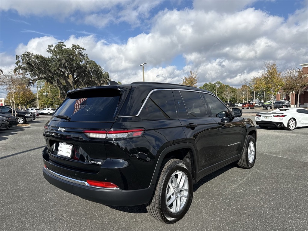 2025 Jeep Grand Cherokee Laredo photo 3