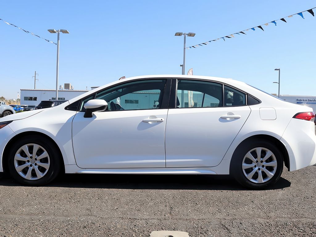 2024 Toyota Corolla LE photo 3