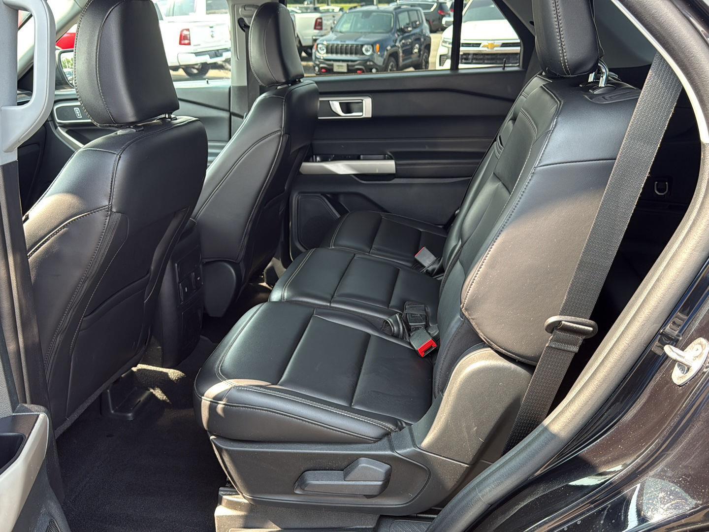 2023 Ford Explorer XLT photo 9