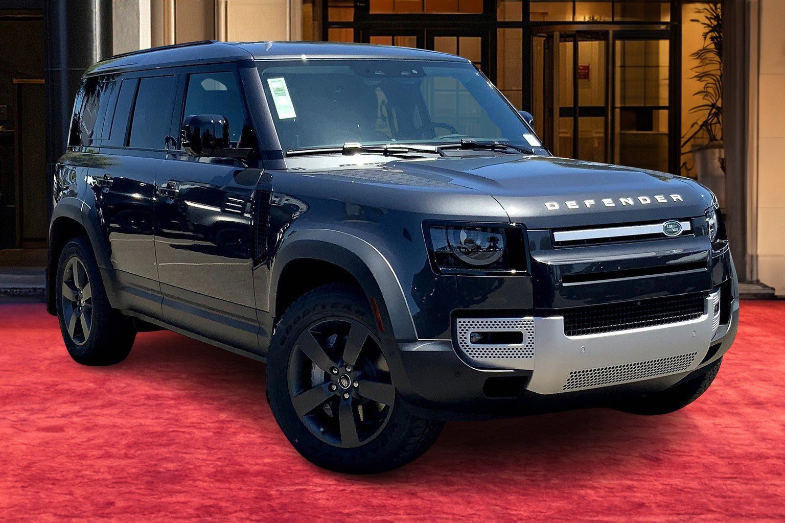 2025 Land Rover Defender 110 S photo 2