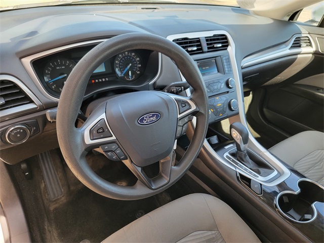 2016 Ford Fusion S photo 11