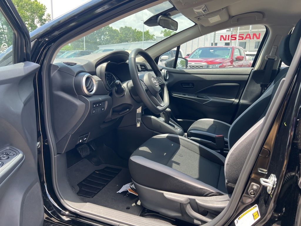 2025 Nissan Versa S photo 5