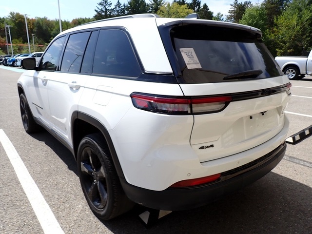 2023 Jeep Grand Cherokee Altitude photo 4