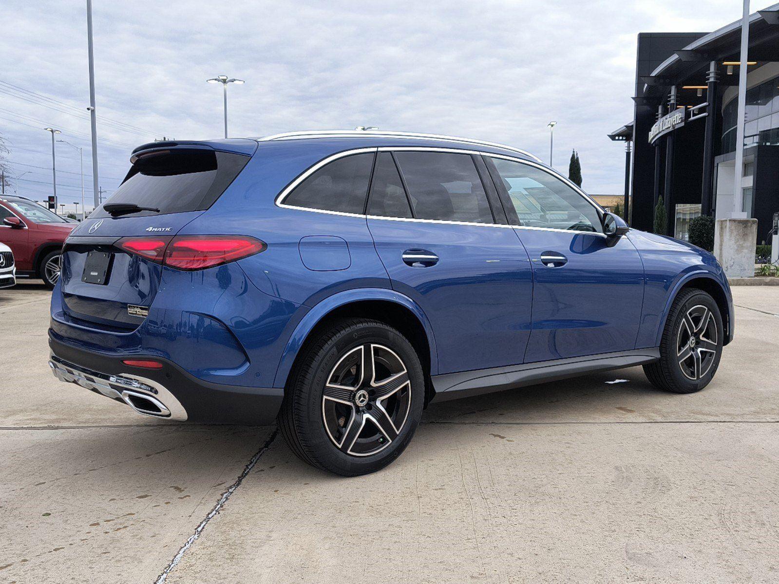 2025 Mercedes Benz GLC 300 4MATIC photo 3