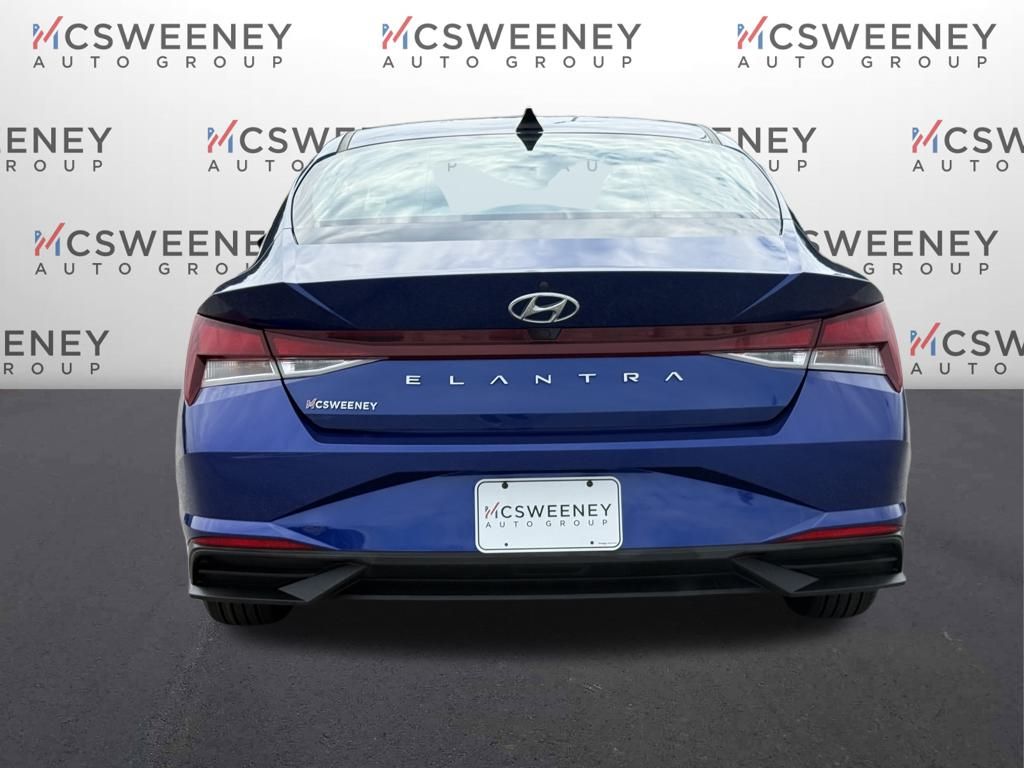 2022 Hyundai Elantra SEL photo 4