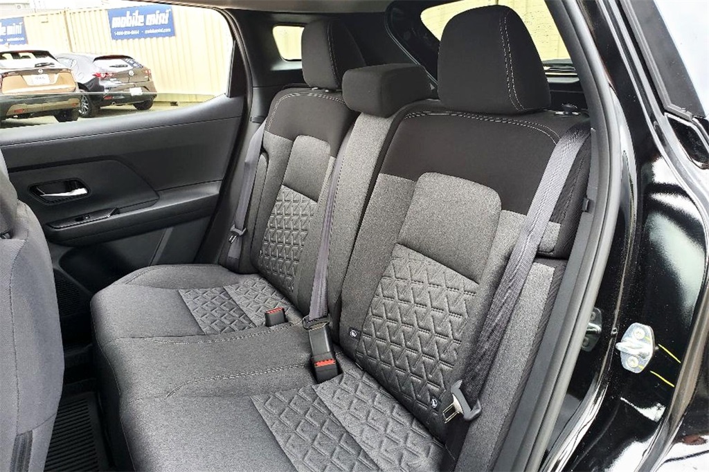 2025 Nissan Kicks SV photo 17