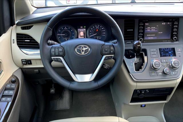 2020 Toyota Sienna XLE photo 5