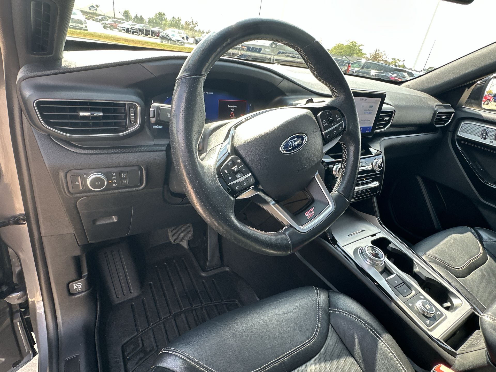 2022 Ford Explorer ST photo 9
