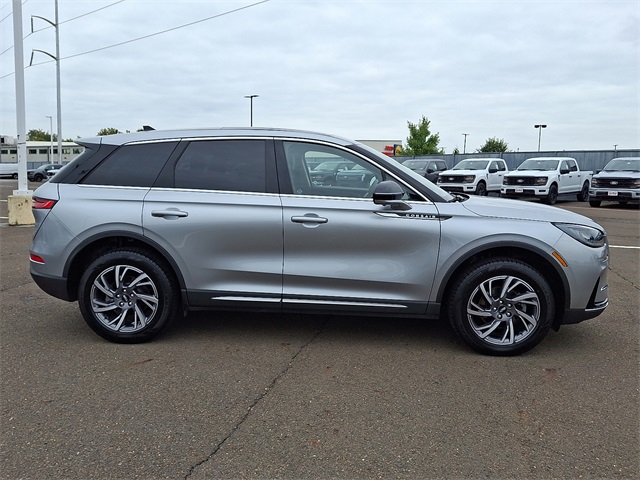 2023 Lincoln Corsair Standard photo 5