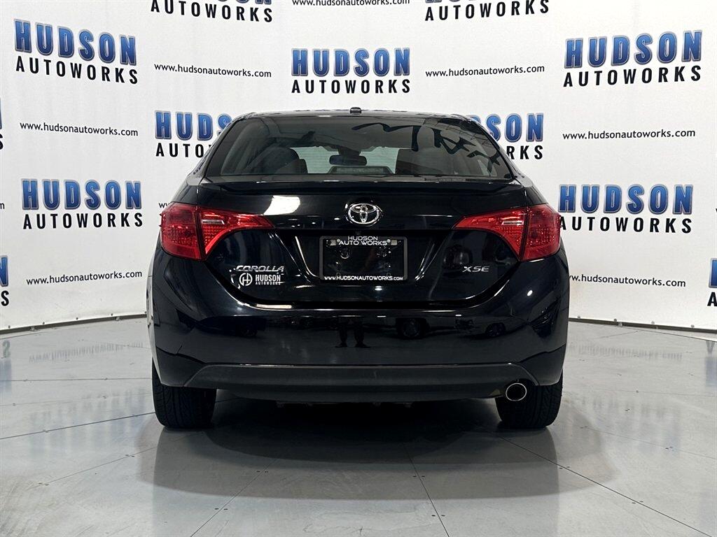 2017 Toyota Corolla XSE photo 4
