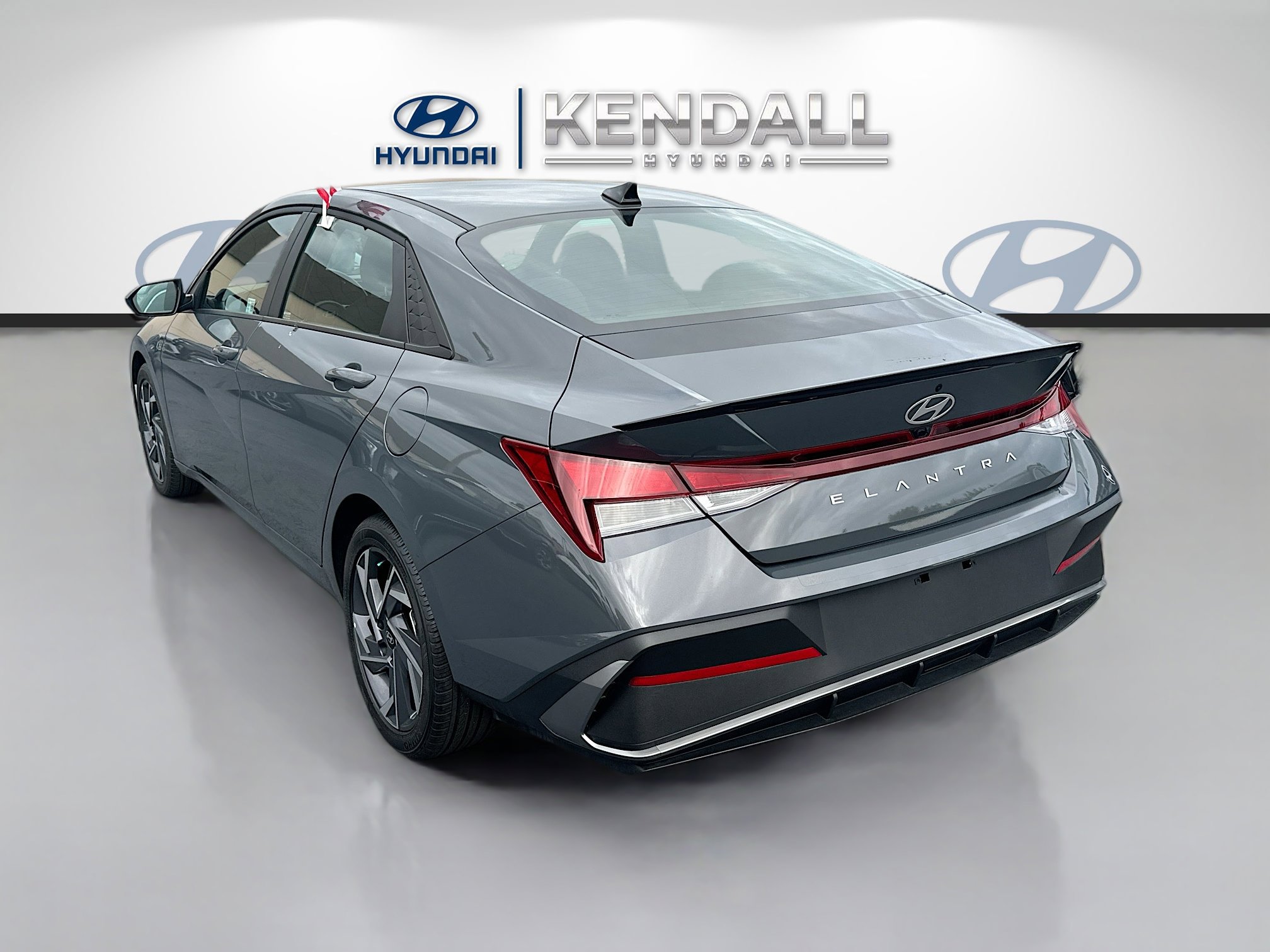 2025 Hyundai Elantra SEL Sport photo 4