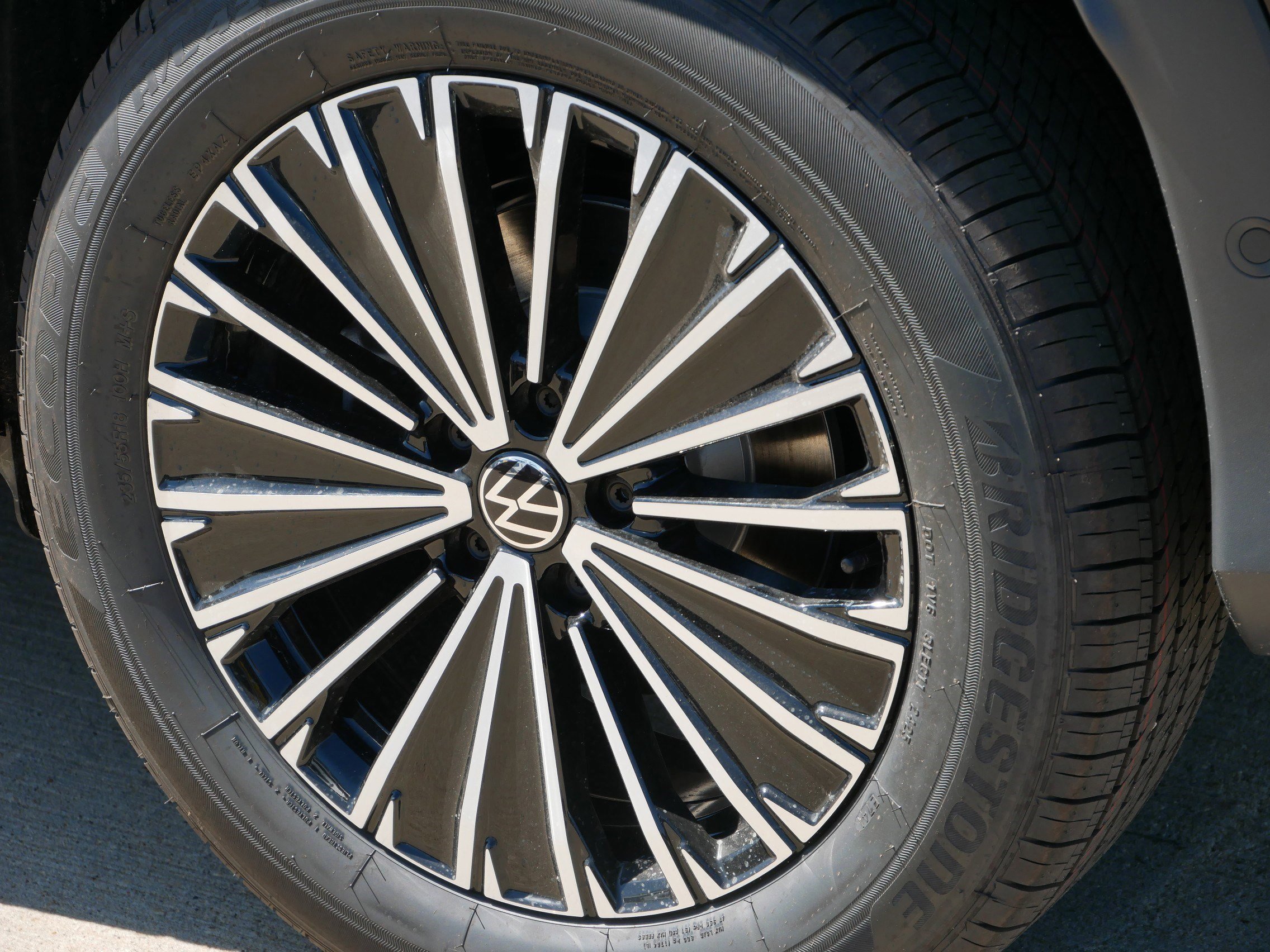 2025 Volkswagen Tiguan S photo 3