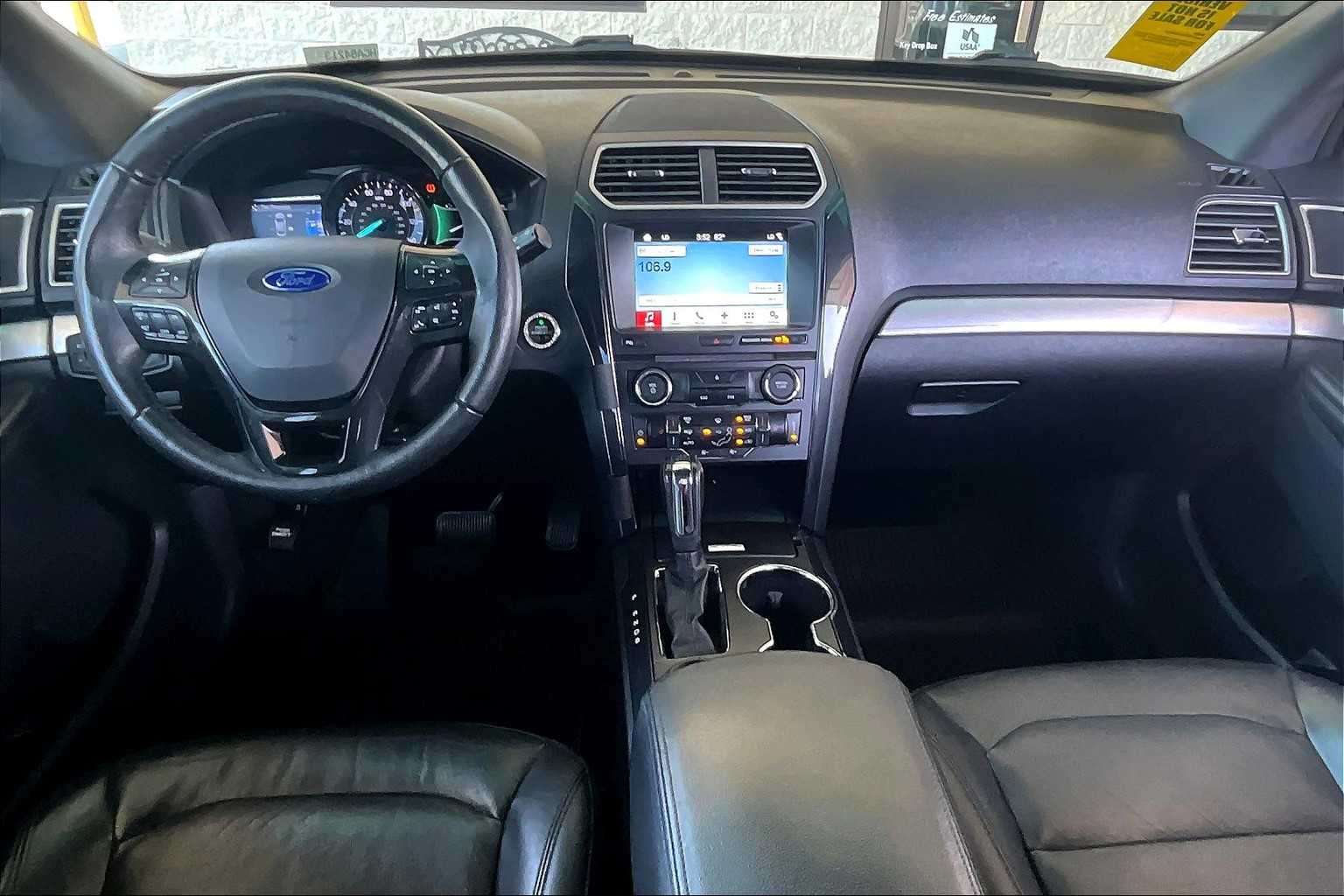 2017 Ford Explorer XLT photo 14