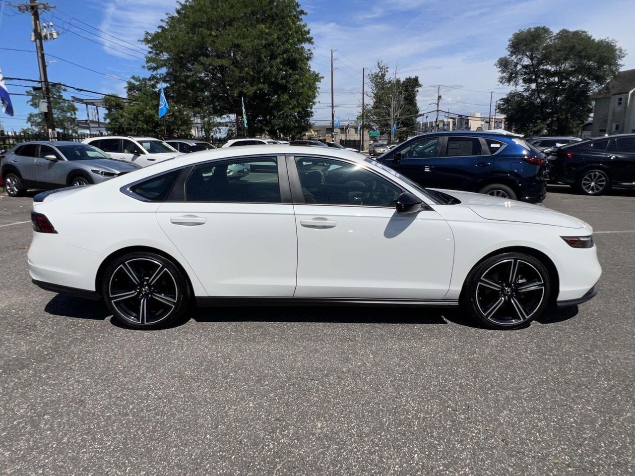 2023 Honda Accord Hybrid Sport photo 2