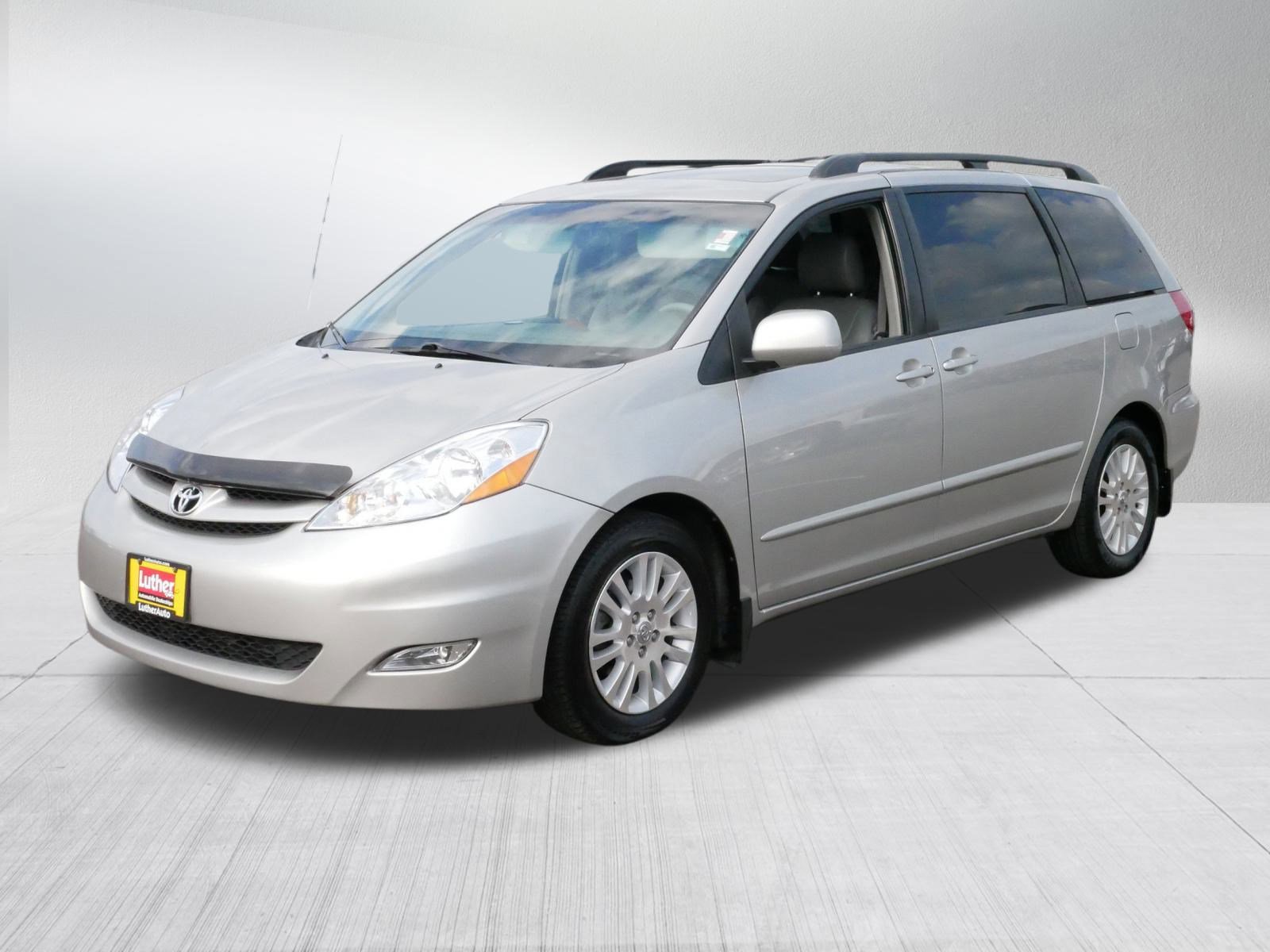 2009 Toyota Sienna XLE photo 3