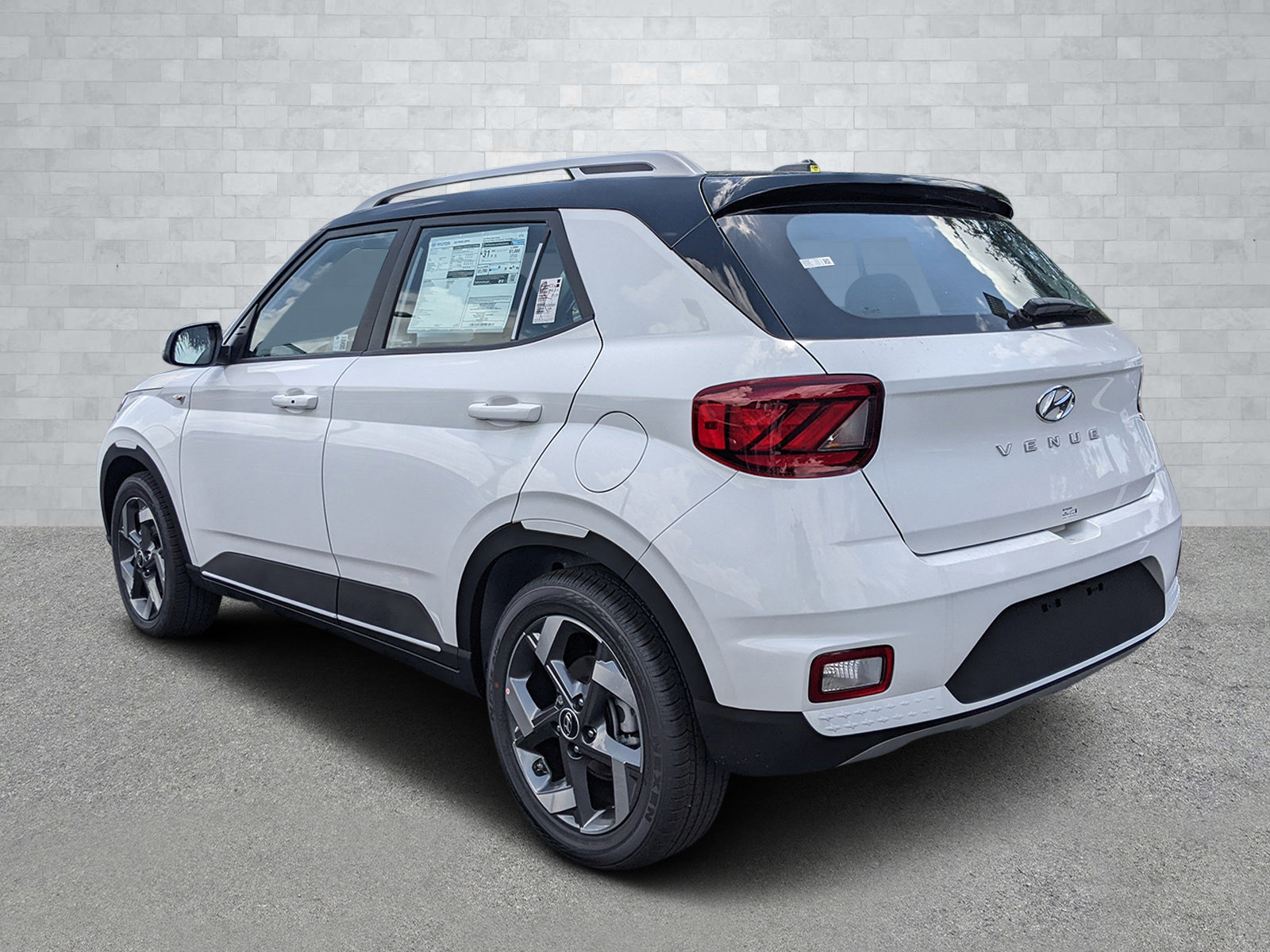 2025 Hyundai Venue SEL Limited photo 6