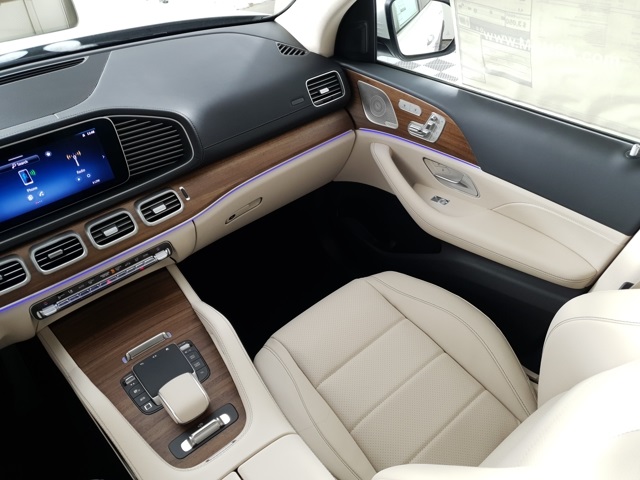 2025 Mercedes Benz GLS 450 4MATIC photo 13