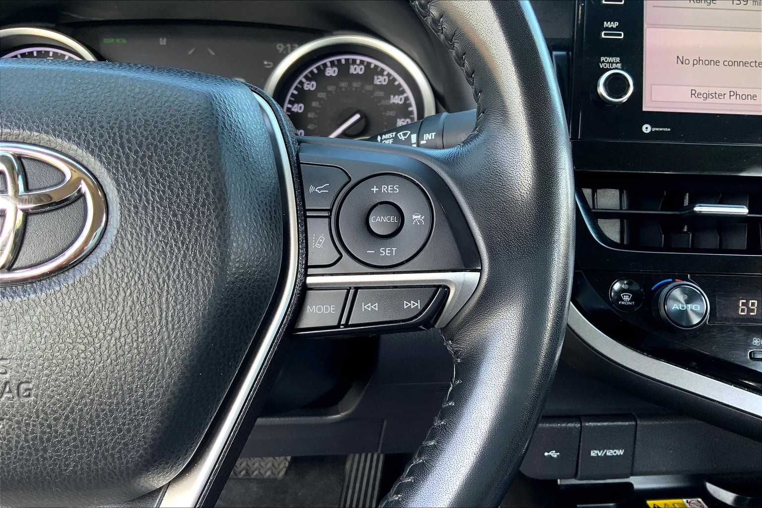 2022 Toyota Camry XLE V6 photo 23