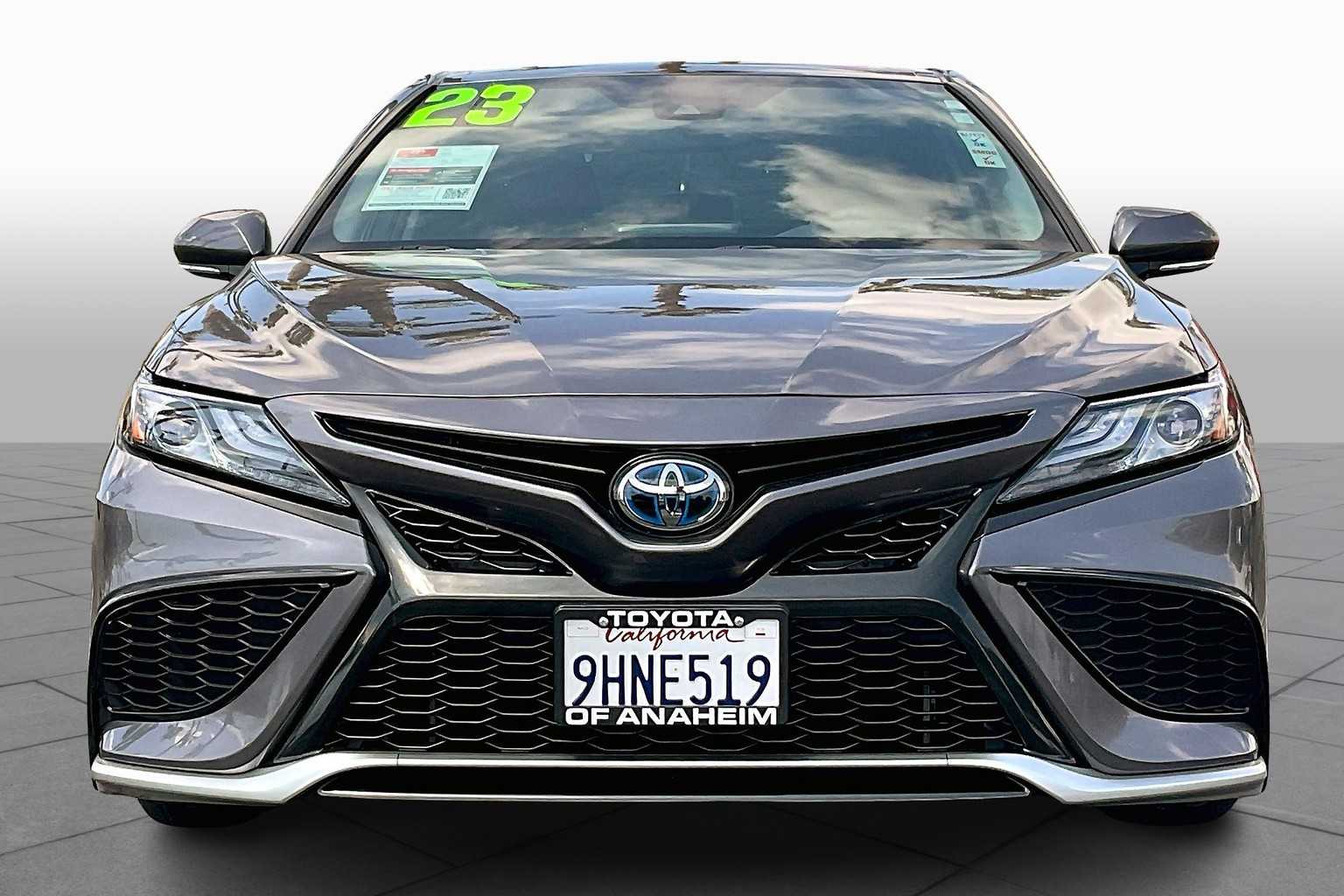 2023 Toyota Camry Hybrid XSE photo 3