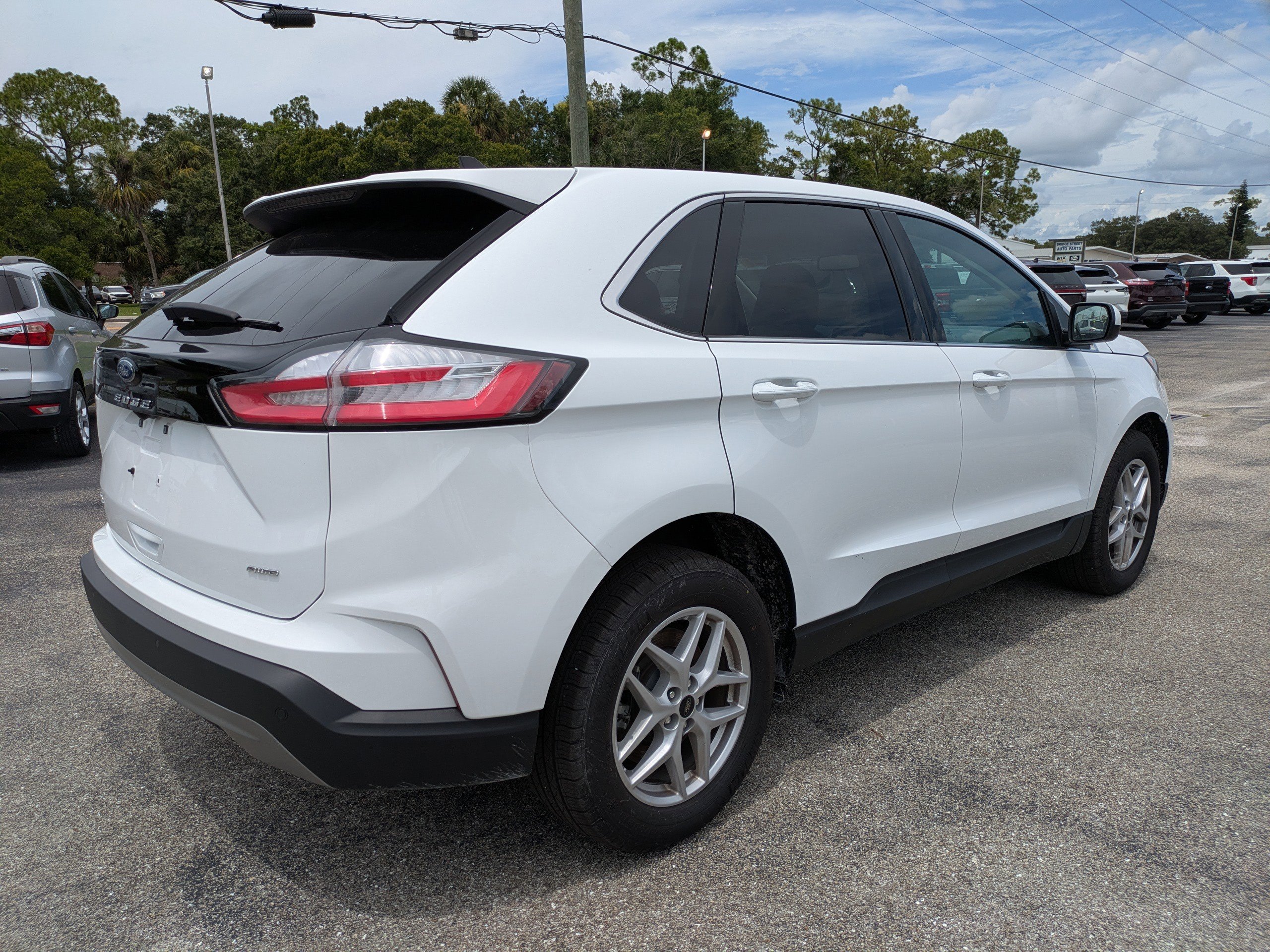 2024 Ford Edge SEL photo 3