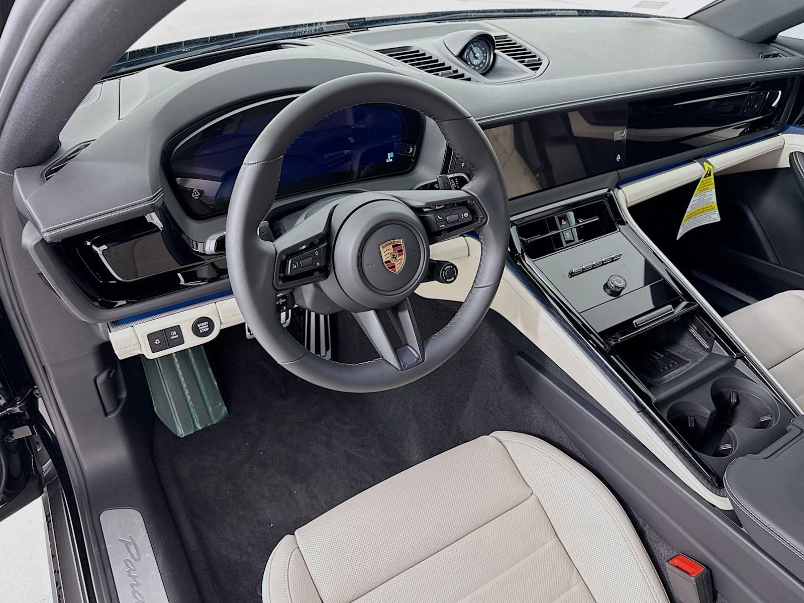 2025 Porsche Panamera 4 photo 4