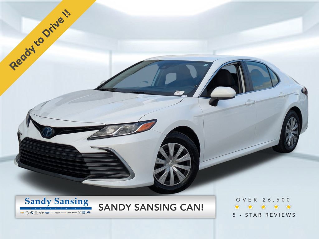 2022 Toyota Camry LE's photo