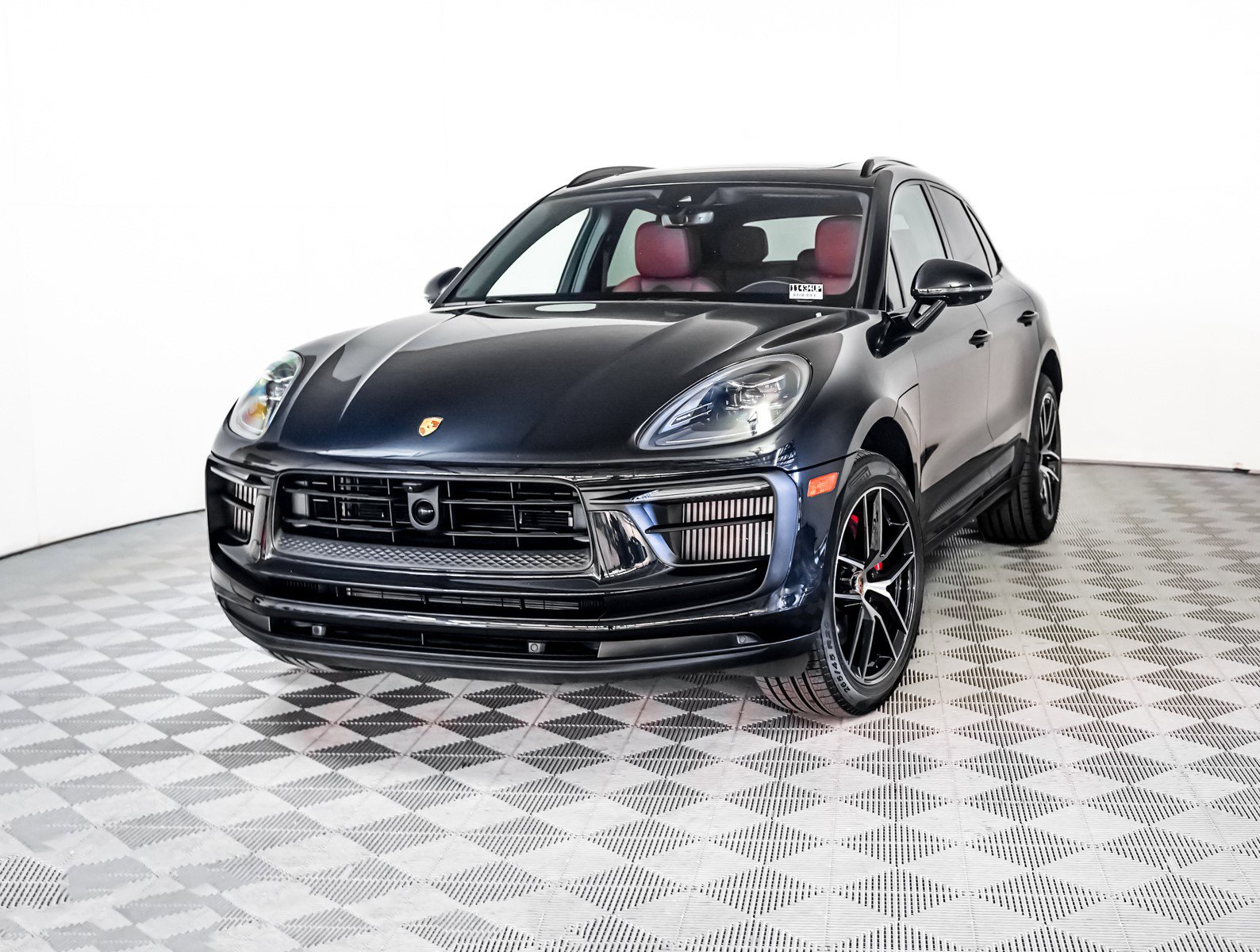 2025 Porsche Macan S's photo