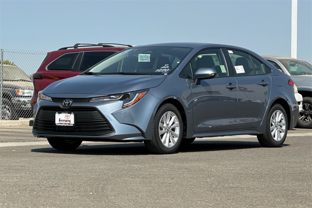 2025 Toyota Corolla LE photo 8