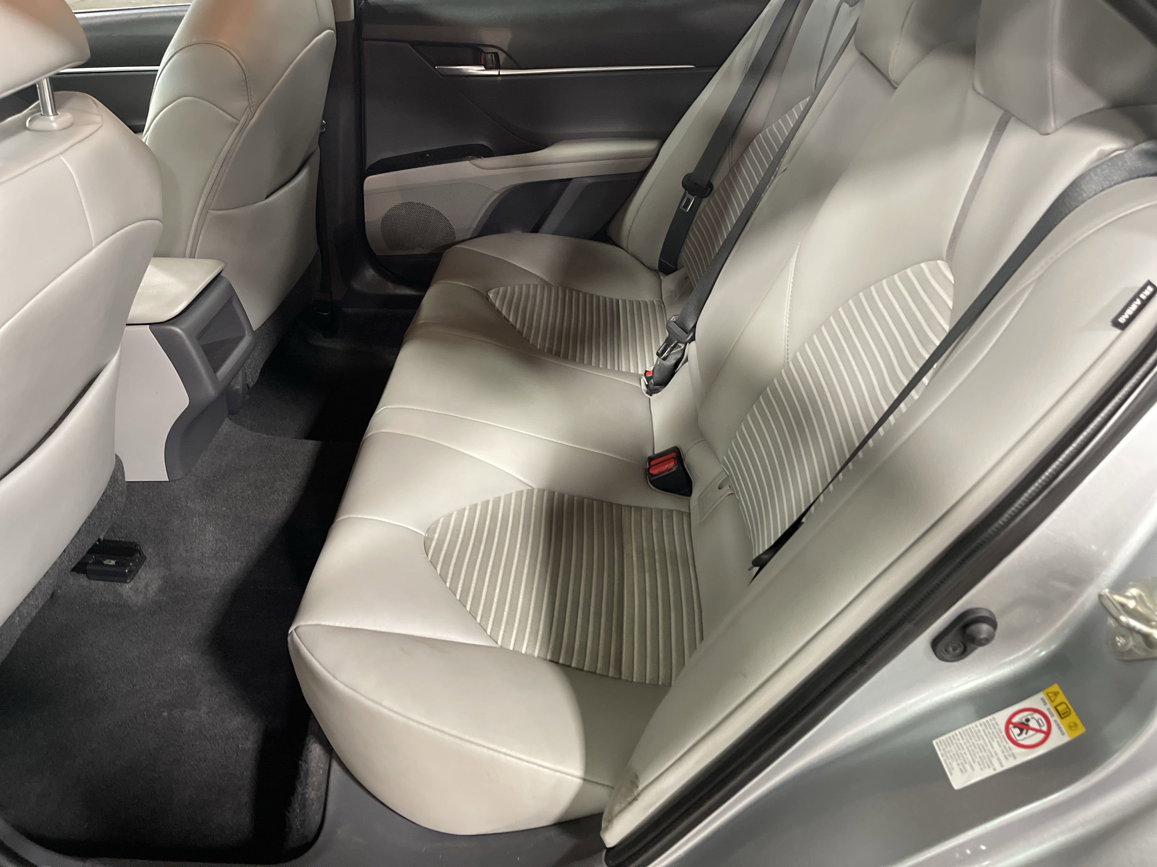 2018 Toyota Camry SE photo 7
