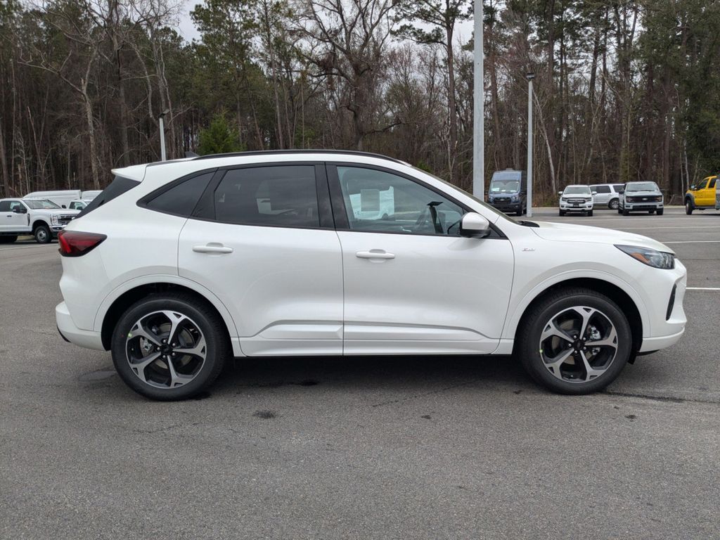 2025 Ford Escape Hybrid ST-Line Elite photo 3
